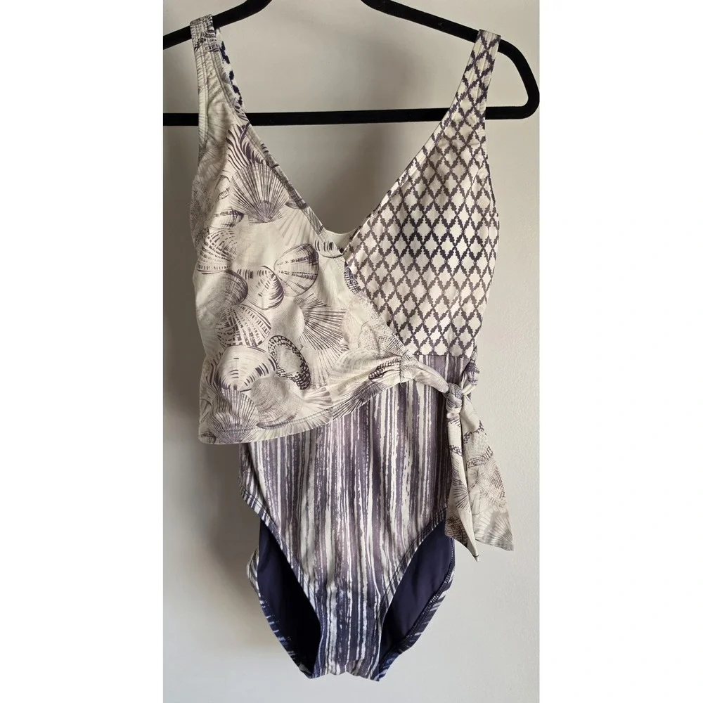 Tommy Bahama Women's Size 4 One Piece Swimsuit Purple Seashell Striped Resort